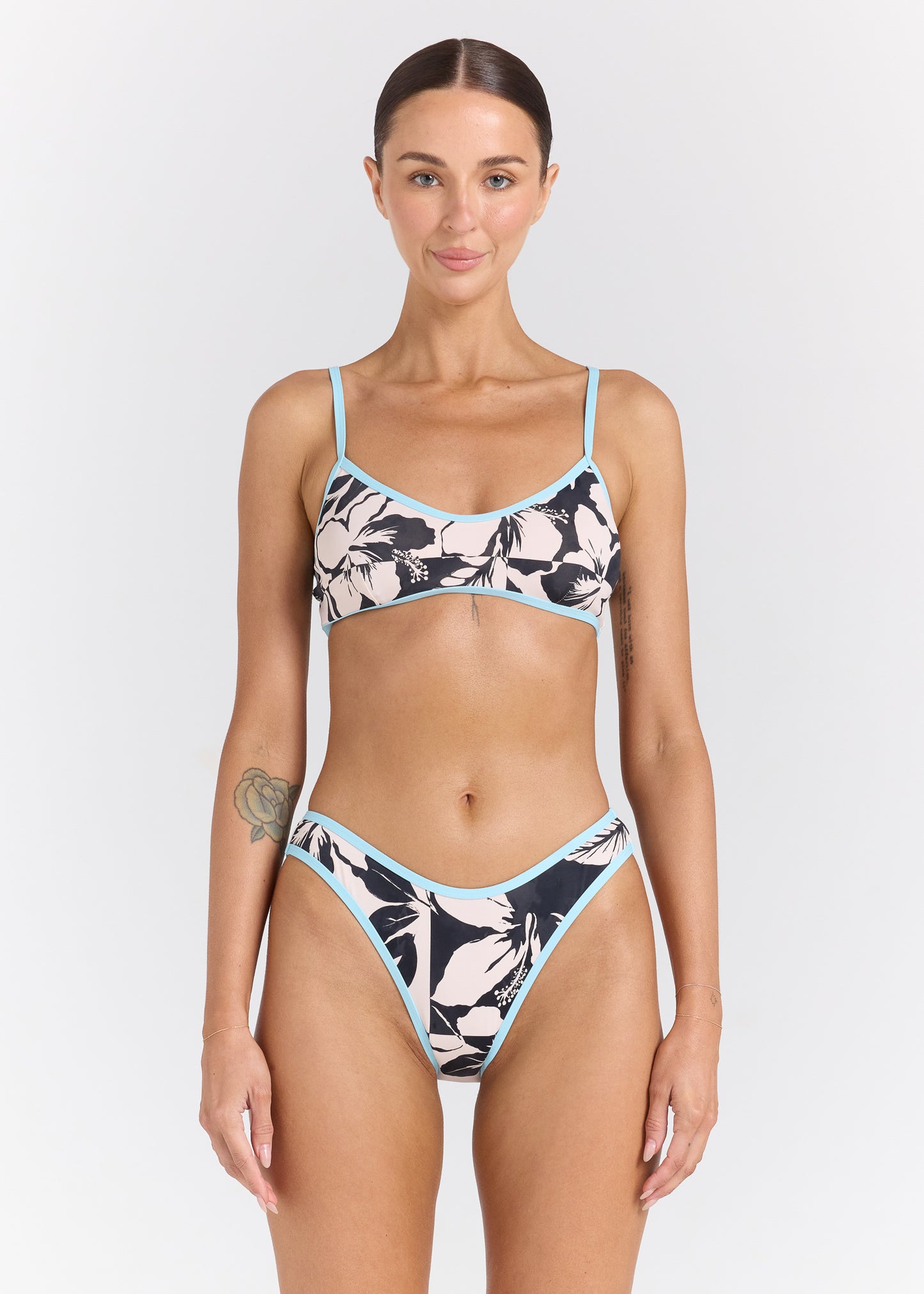 Oahu Scoop Bralette Bikini Top - Black